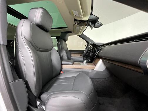 2025 Land Rover Range Rover P530 SE