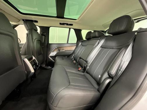 2025 Land Rover Range Rover P530 SE