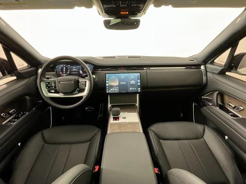 2025 Land Rover Range Rover P530 SE