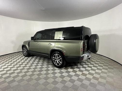 2023 Land Rover Defender 130 SE