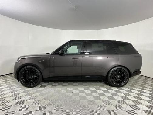 2025 Land Rover Range Rover P400 SE 7 Seat