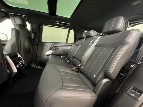 2025 Land Rover Range Rover P400 SE 7 Seat
