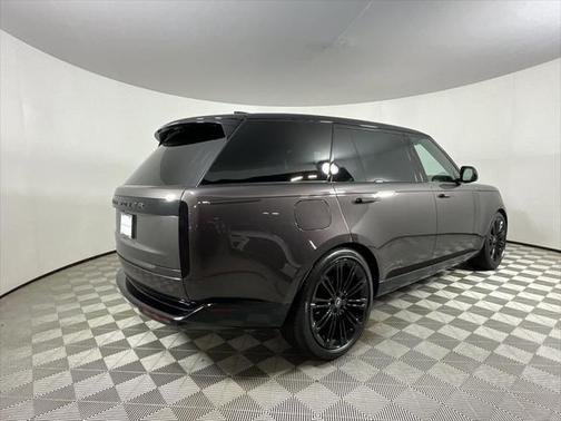 2025 Land Rover Range Rover P400 SE 7 Seat