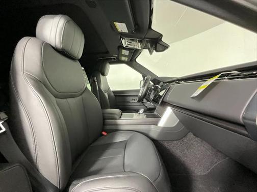2025 Land Rover Range Rover P530 SE