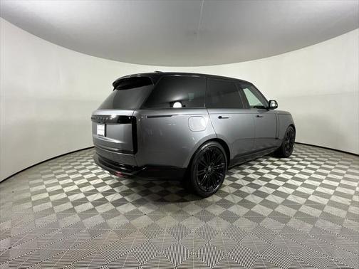 2025 Land Rover Range Rover P530 SE