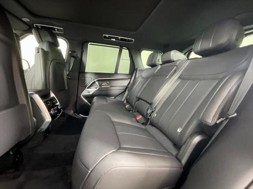 2025 Land Rover Range Rover P530 SE