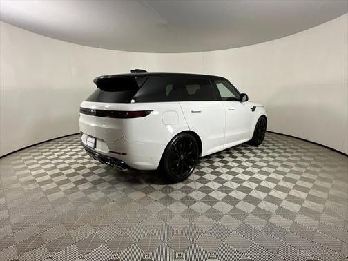2025 Land Rover Range Rover Sport SE
