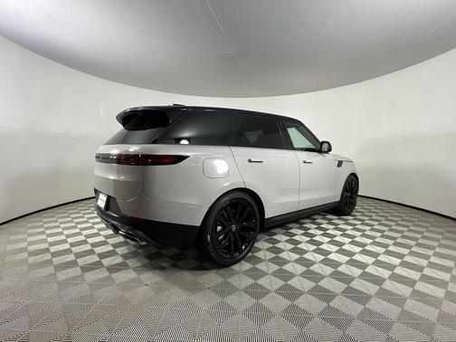 2025 Land Rover Range Rover Sport SE