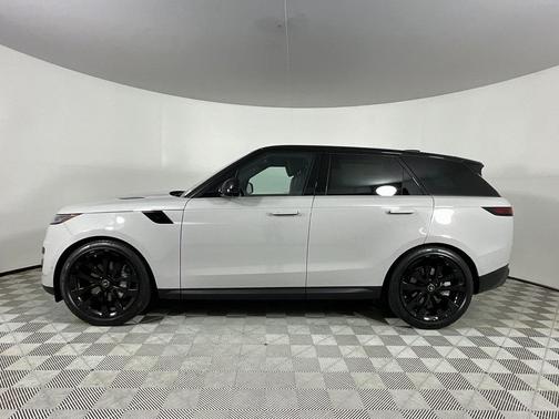 2025 Land Rover Range Rover Sport SE
