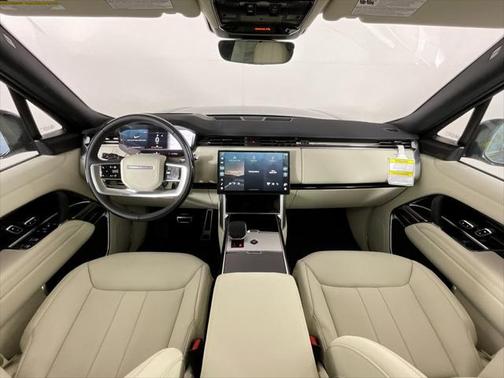 2025 Land Rover Range Rover P530 SE