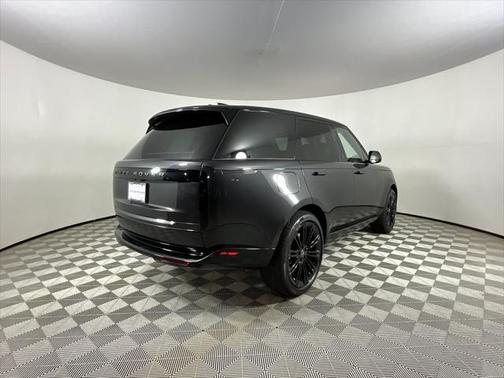 2025 Land Rover Range Rover P530 SE