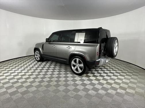 2024 Land Rover Defender 110 P500 SE
