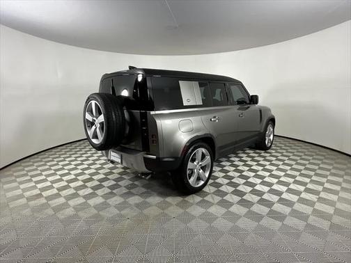 2024 Land Rover Defender 110 P500 SE