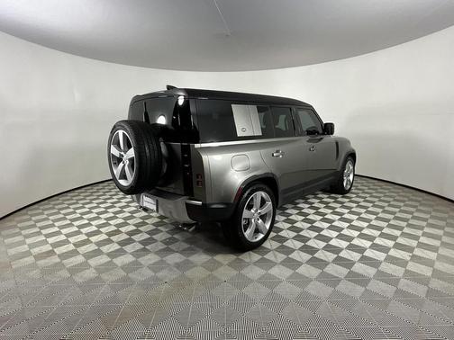 2024 Land Rover Defender 110 P500 SE