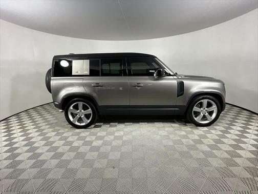 2024 Land Rover Defender 110 P500 SE