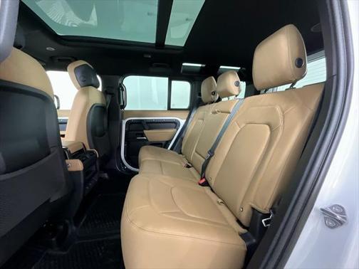 2025 Land Rover Defender X-Dynamic SE