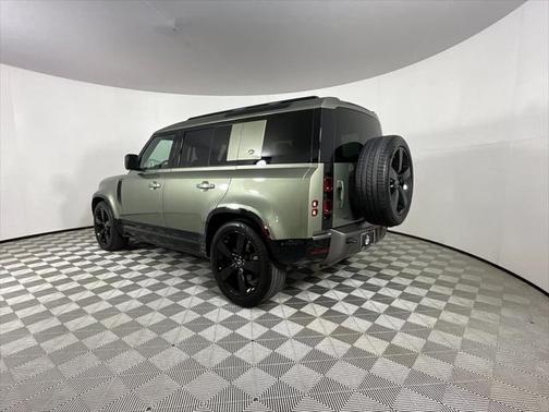 2022 Land Rover Defender 110 X-Dynamic SE