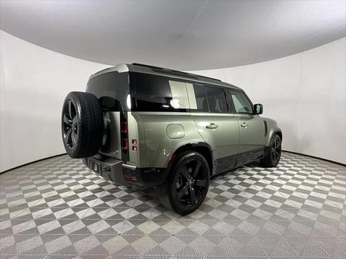 2022 Land Rover Defender 110 X-Dynamic SE