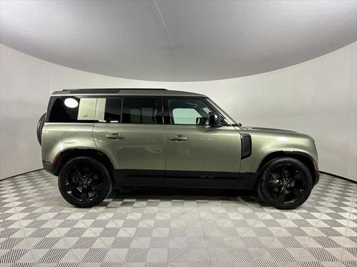 2022 Land Rover Defender 110 X-Dynamic SE