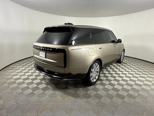 2025 Land Rover Range Rover P400 SE 7 Seat