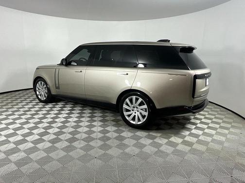 2025 Land Rover Range Rover P400 SE 7 Seat