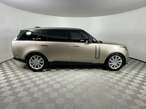 2025 Land Rover Range Rover P400 SE 7 Seat