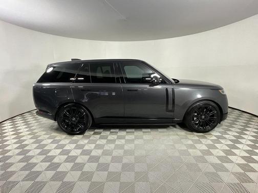 2023 Land Rover Range Rover P530 SE