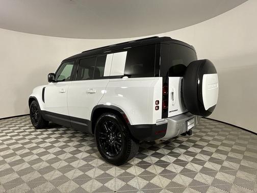 2025 Land Rover Defender 110 P300