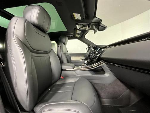 2025 Land Rover Range Rover Sport SE