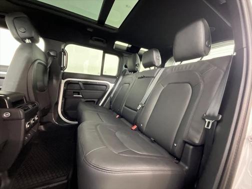 2025 Land Rover Defender 110 P400 X-Dynamic SE