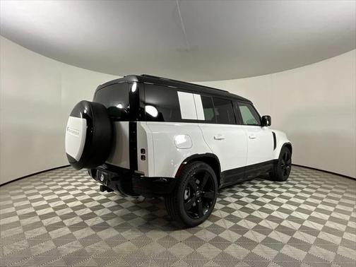 2025 Land Rover Defender 110 P400 X-Dynamic SE