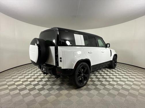 2025 Land Rover Defender 110 V8