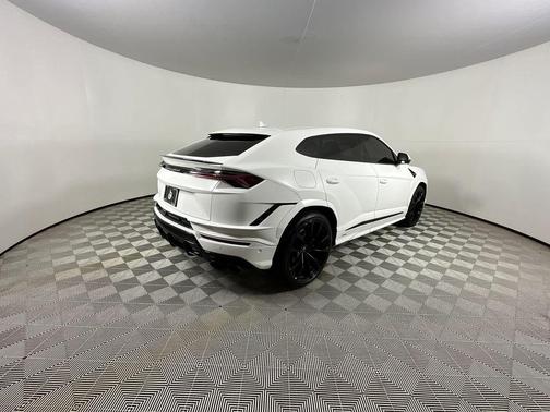 2023 Lamborghini Urus S