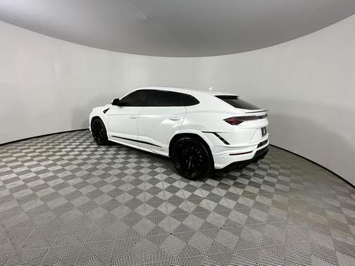 2023 Lamborghini Urus S