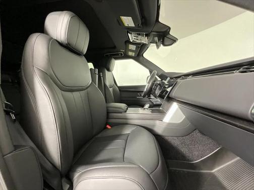 2025 Land Rover Range Rover P530 SE 7 Seat