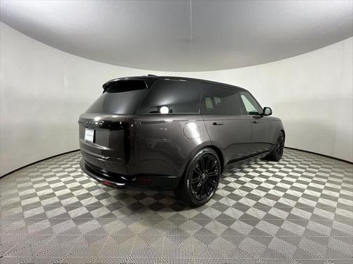 2025 Land Rover Range Rover P530 SE 7 Seat