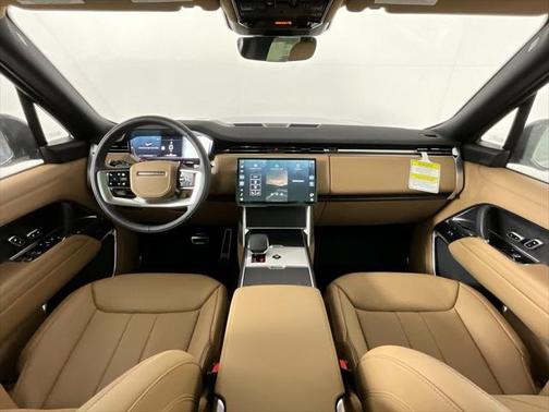 2025 Land Rover Range Rover P400 SE