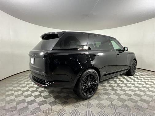 2025 Land Rover Range Rover P530 SE 7 Seat