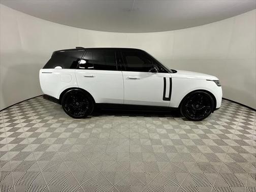 2025 Land Rover Range Rover P530 SE