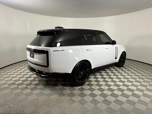 2025 Land Rover Range Rover P530 SE
