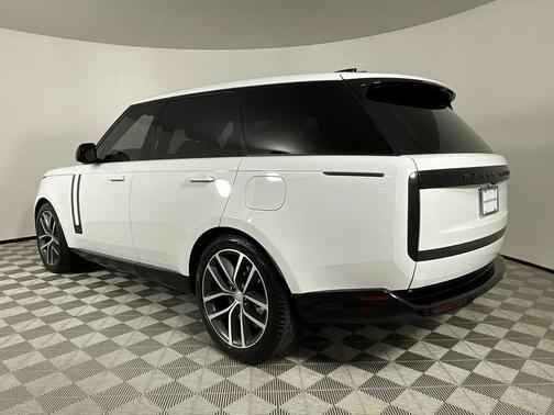 2025 Land Rover Range Rover P550e SE