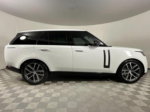2025 Land Rover Range Rover P550e SE