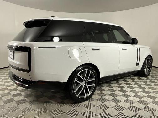 2025 Land Rover Range Rover P550e SE