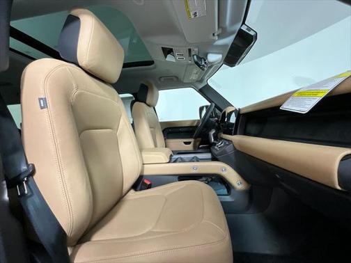 2025 Land Rover Defender 130 P400 S