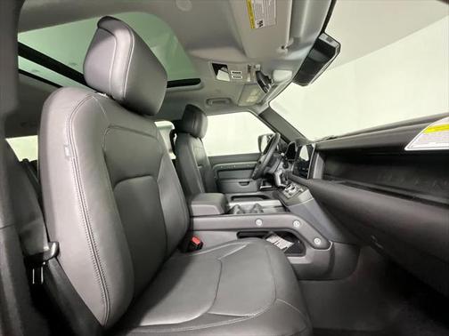 2025 Land Rover Defender 130 P400 S