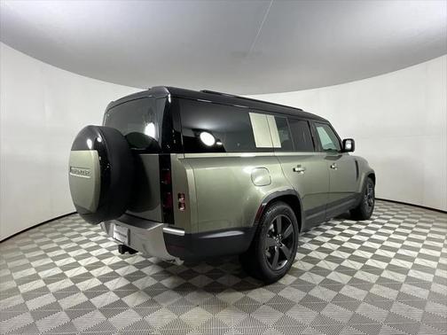 2025 Land Rover Defender 130 P400 S