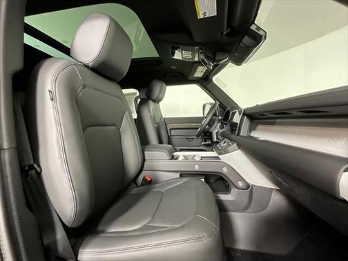 2025 Land Rover Defender 110 P300