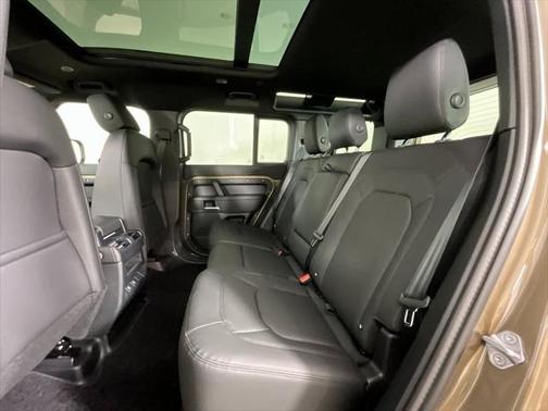 2025 Land Rover Defender 110 P300