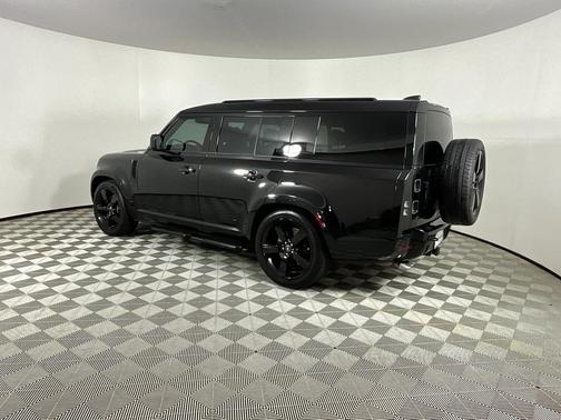 2025 Land Rover Defender V8