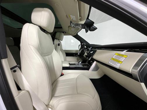 Fuji White 2026 Land Rover Range Rover P530 SE 7 Seat